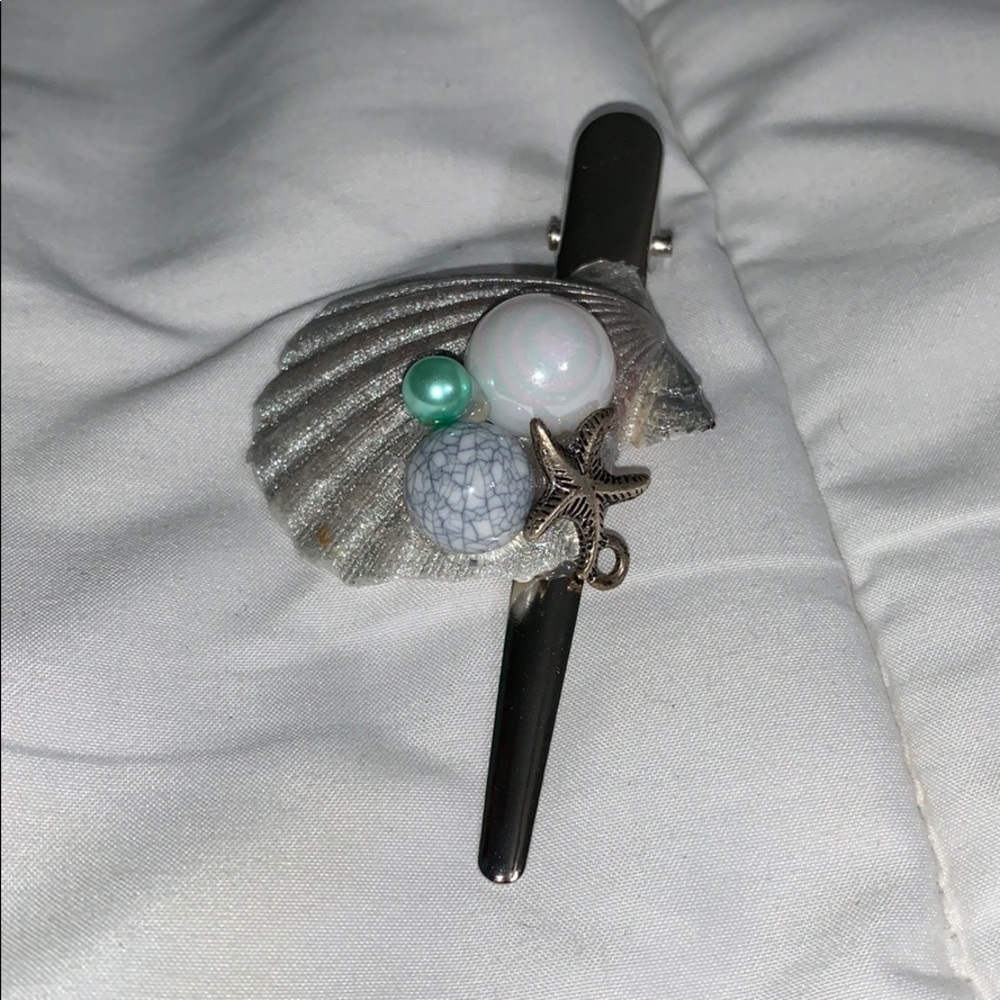 Mermaid style sea shell hair clips